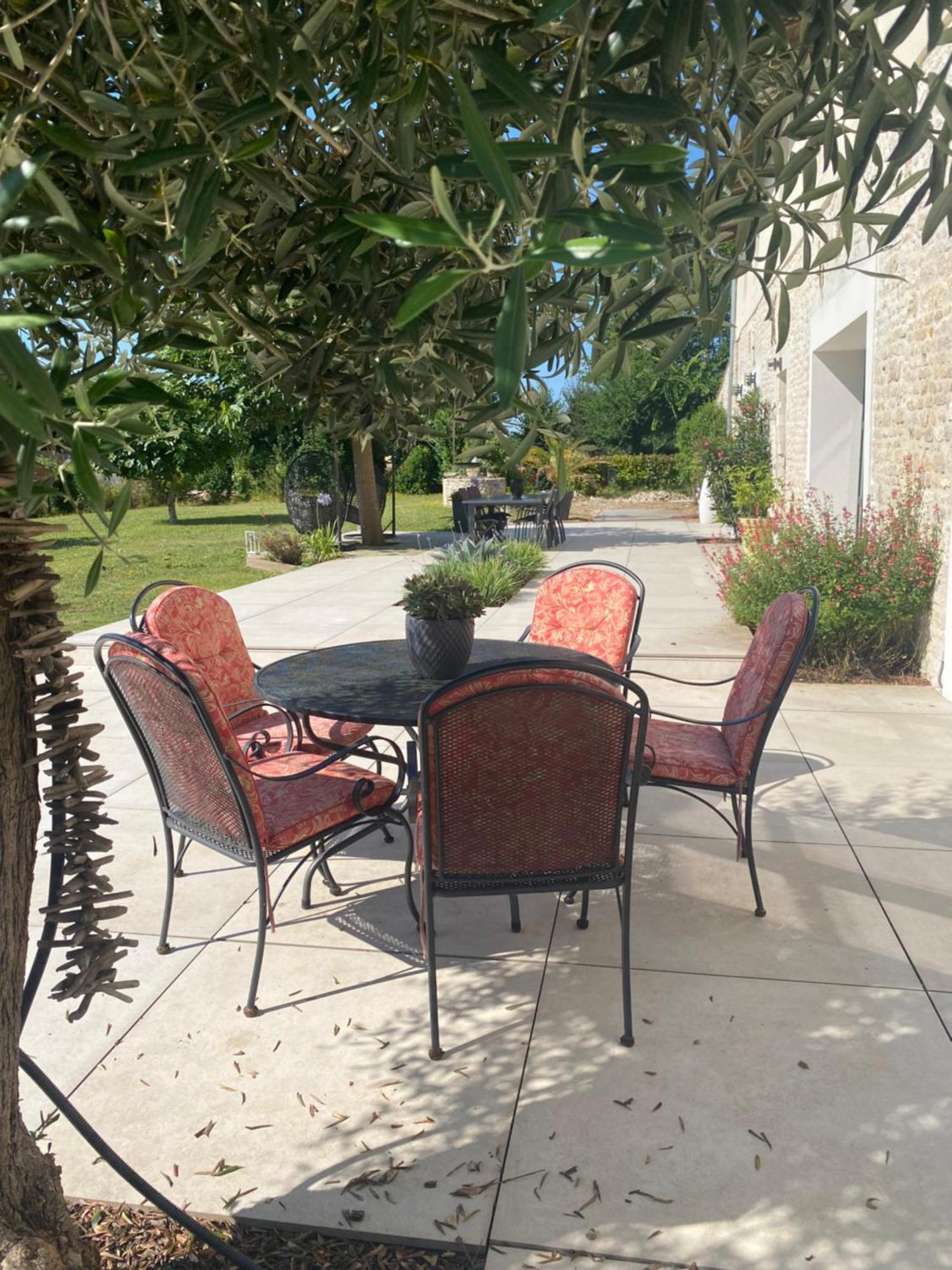 La Chaumeauniere Bed & Breakfast Aigrefeuille-d'Aunis Bagian luar foto