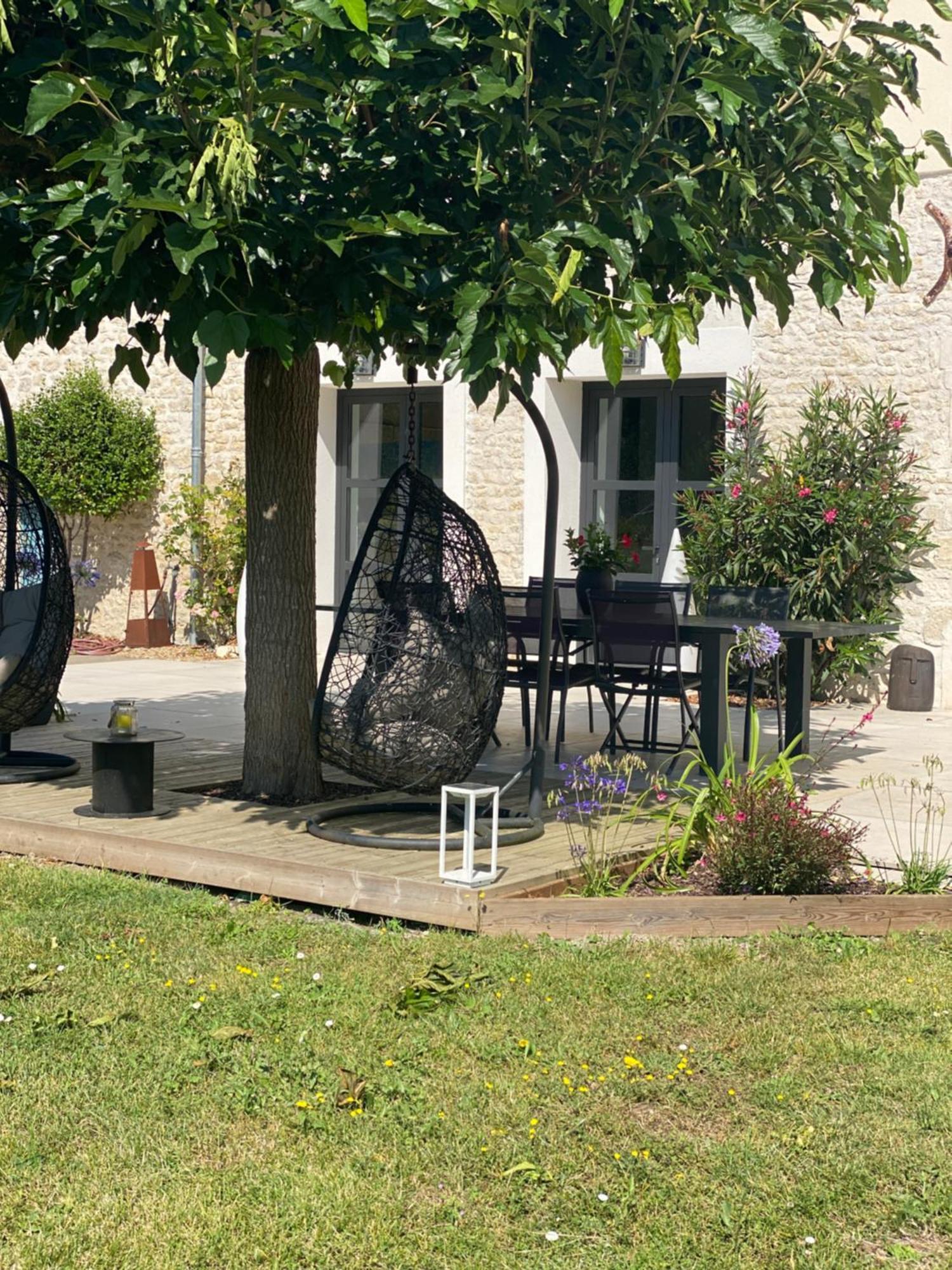 La Chaumeauniere Bed & Breakfast Aigrefeuille-d'Aunis Bagian luar foto