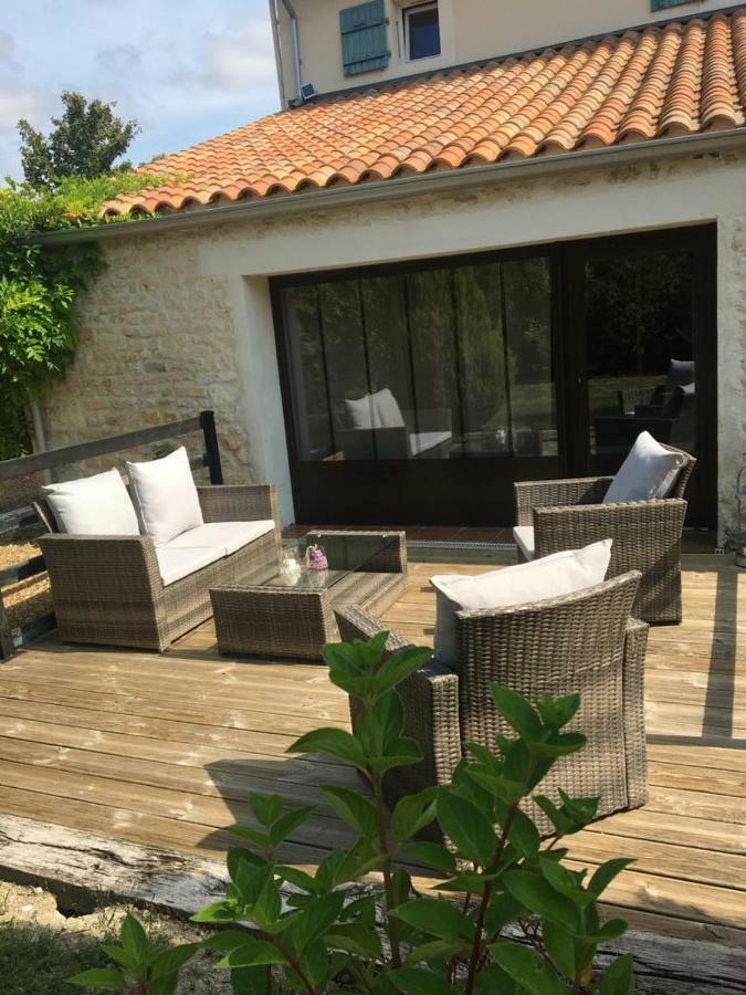La Chaumeauniere Bed & Breakfast Aigrefeuille-d'Aunis Bagian luar foto